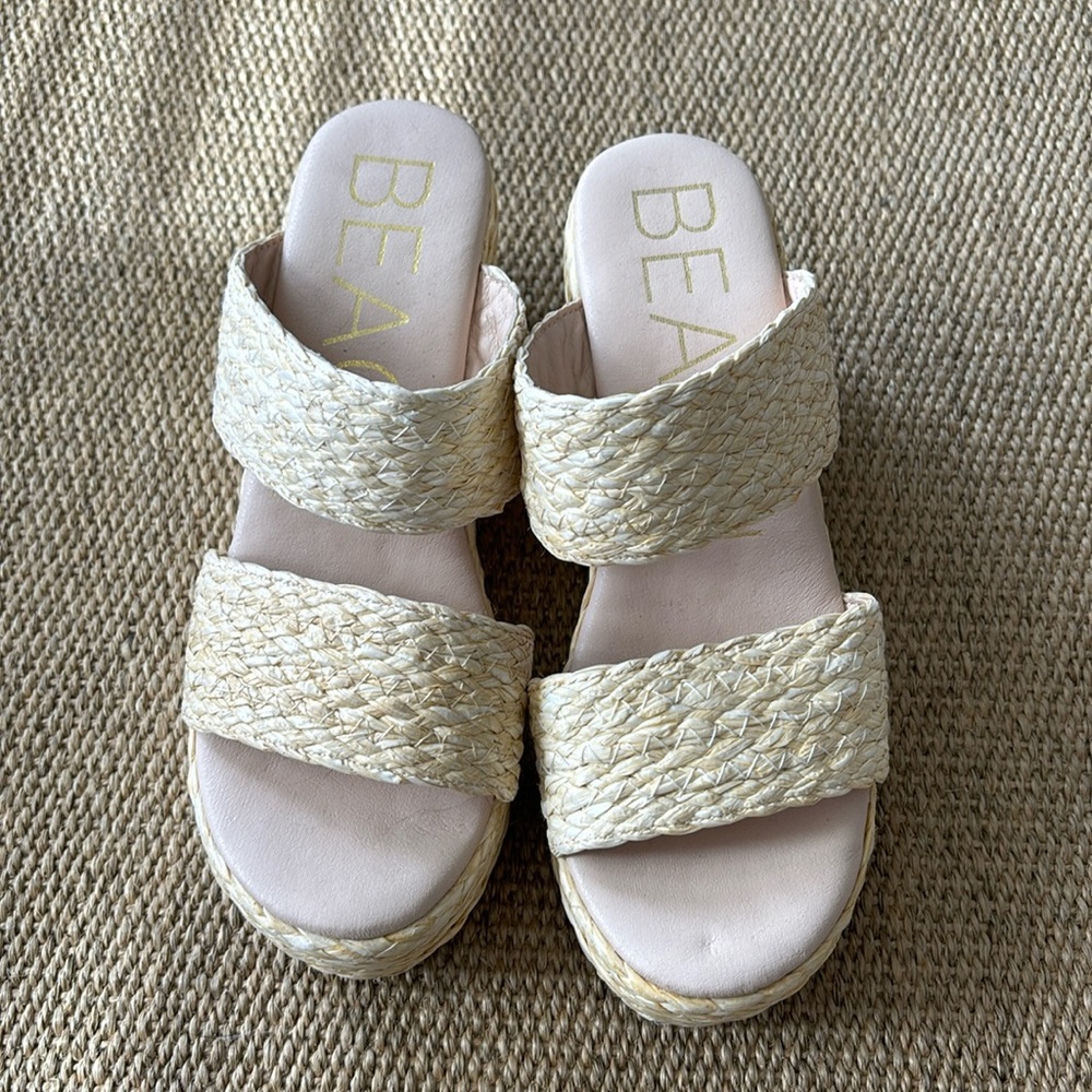 Raffia wedge/heel sandal by Matisse size 8. Worn once. Nonsmoking home.